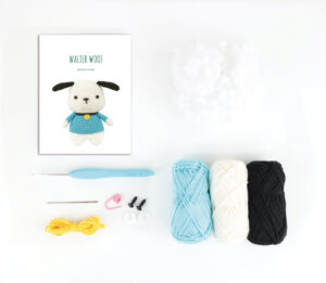 Anchorin amigurumi Walter koira pakkauksen sisältö.