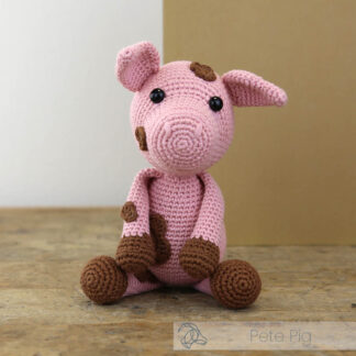 Hardicraftin amigurumi Pete Possu valmiina.